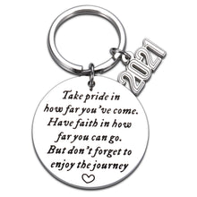 Load image into Gallery viewer, Insirational College Graduation Gifts Keychain for Her Him Class of 2021 Graduation Keychain for Boys Girls Best Friends High School Seniors Students Back to School Gifts for Sons Daughters