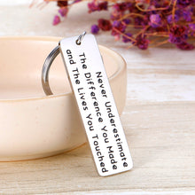Load image into Gallery viewer, Thank You Gift Keychain for Social Worker Volunteer Nurse Teacher Employee Appreciation Gifts for Coach Coworker Doctor Family Retirement Gift Never Underestimate the Difference You Made