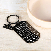Load image into Gallery viewer, Graduation Gifts for Him Her 2021 High School Middle School Graduation Gifts Keychain for Girls Boys Inspiration Gifts Keyring for Son Daughter Student from Mom Dad