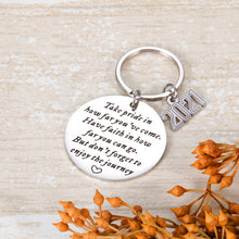 Load image into Gallery viewer, Insirational College Graduation Gifts Keychain for Her Him Class of 2021 Graduation Keychain for Boys Girls Best Friends High School Seniors Students Back to School Gifts for Sons Daughters