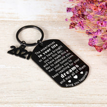 Load image into Gallery viewer, Graduation Gifts for Him Her 2021 High School Middle School Graduation Gifts Keychain for Girls Boys Inspiration Gifts Keyring for Son Daughter Student from Mom Dad