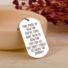 Load image into Gallery viewer, 2022 Graduation Decorations Keychain for Her Him Son Daughter from Mom Dad Birthday Prom Graduate Students Gifts from Teacher Bulk Friend to Teen Kid Boy Grads Graduating Students Anniversary Souvenir