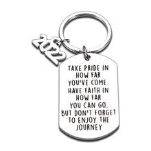 Load image into Gallery viewer, 2022 Graduation Decorations Keychain for Her Him Son Daughter from Mom Dad Birthday Prom Graduate Students Gifts from Teacher Bulk Friend to Teen Kid Boy Grads Graduating Students Anniversary Souvenir