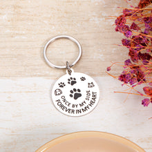 Load image into Gallery viewer, Pet Memorial Gifts Keychain for Dog Cat Passed Away Loss of Pet Sympathy Gifts for Men Women Girls Boys Kids Pet Lovers Cat Dog Remembrance Gifts Forever in My Heart Pet Commemorate Keyring Tribute
