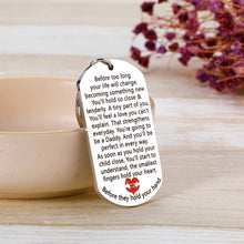 Load image into Gallery viewer, Dad to Be Fathers Day GIF Keychain for Men New Daddy Gifts Baby Shower Gifts Pregnancy Announcement Gifts for Him Daddy First Time Dad Gifts Key Ring

