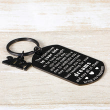 Load image into Gallery viewer, Graduation Gifts for Him Her 2021 High School Middle School Graduation Gifts Keychain for Girls Boys Inspiration Gifts Keyring for Son Daughter Student from Mom Dad
